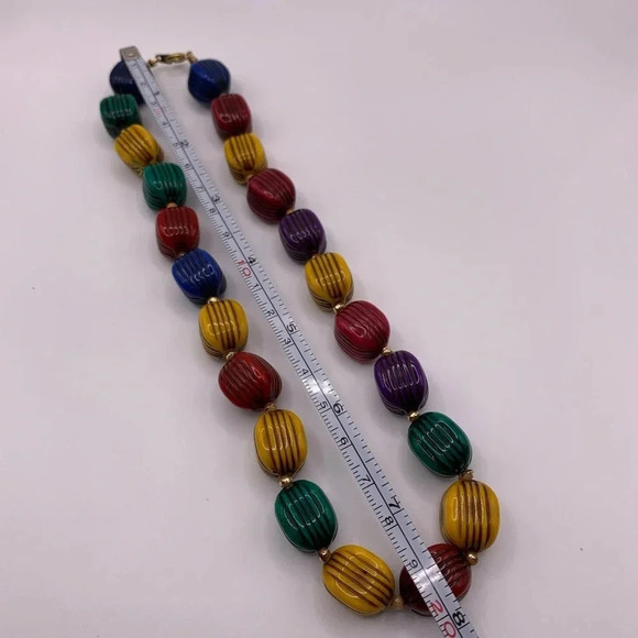 #103 Vintage jewel-toned ribbed  beaded necklace - Picture 4 of 4